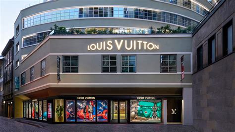 louis vuitton montenapoleone commessa martine|louis vuitton milano bagutta.